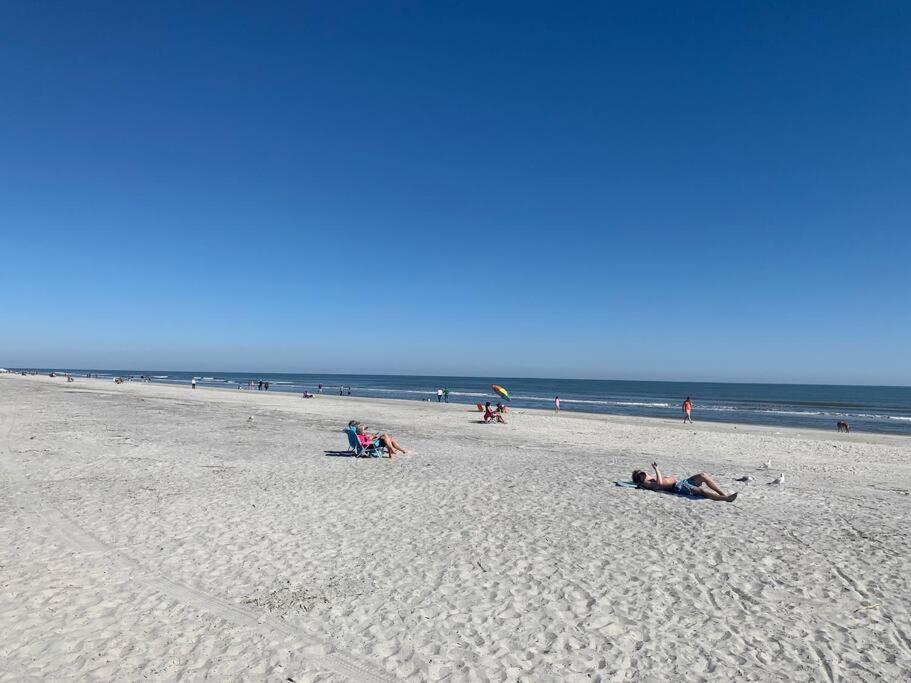 Beachin It!-Oceanview Updated 2024, King Bed Bikes Гілтон-Гед-Айленд Екстер'єр фото